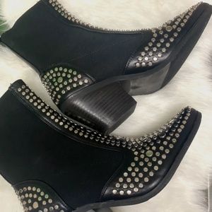 women's size 7 western cowgirl boots.